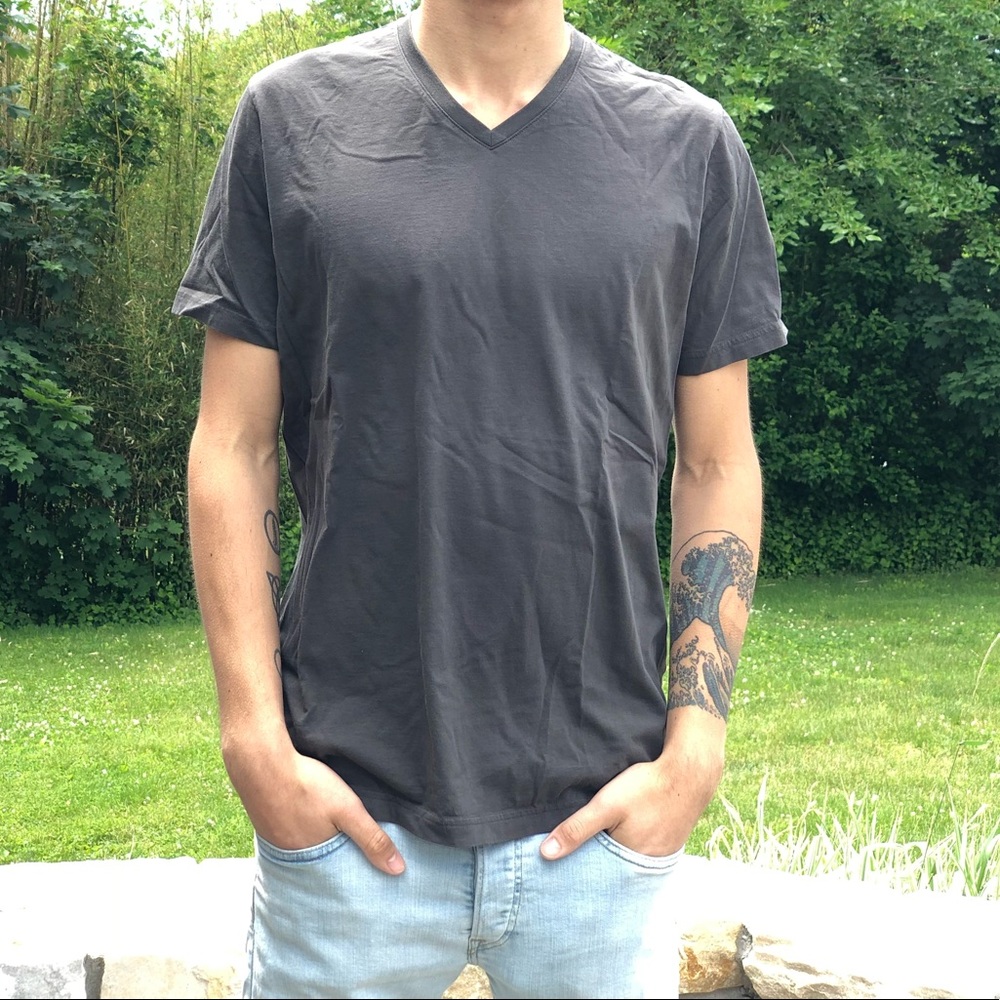 UNIQLO Men’s Supima Cotton V-Neck Tee